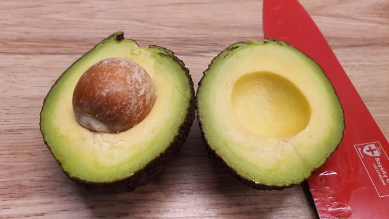 How to peel an avocado 2