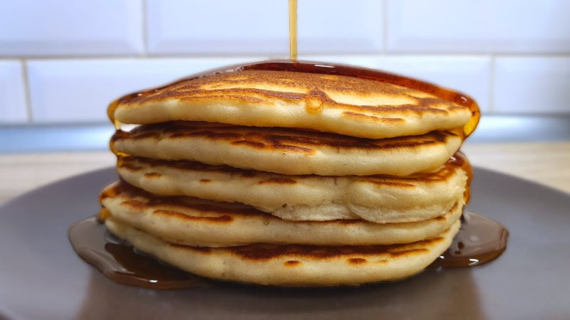 Pancakes with maple syrup