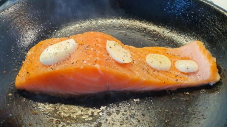 Searing salmon fillet 1