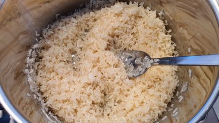Add oil to jasmine rice