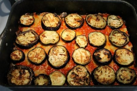 Assembling vegan lasagna with mushrooms and eggplants 5