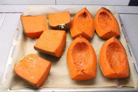 Making homemade pumpkin puree 3