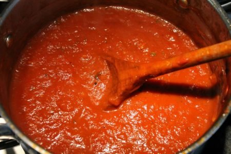 Tomato sauce for vegan lasagna